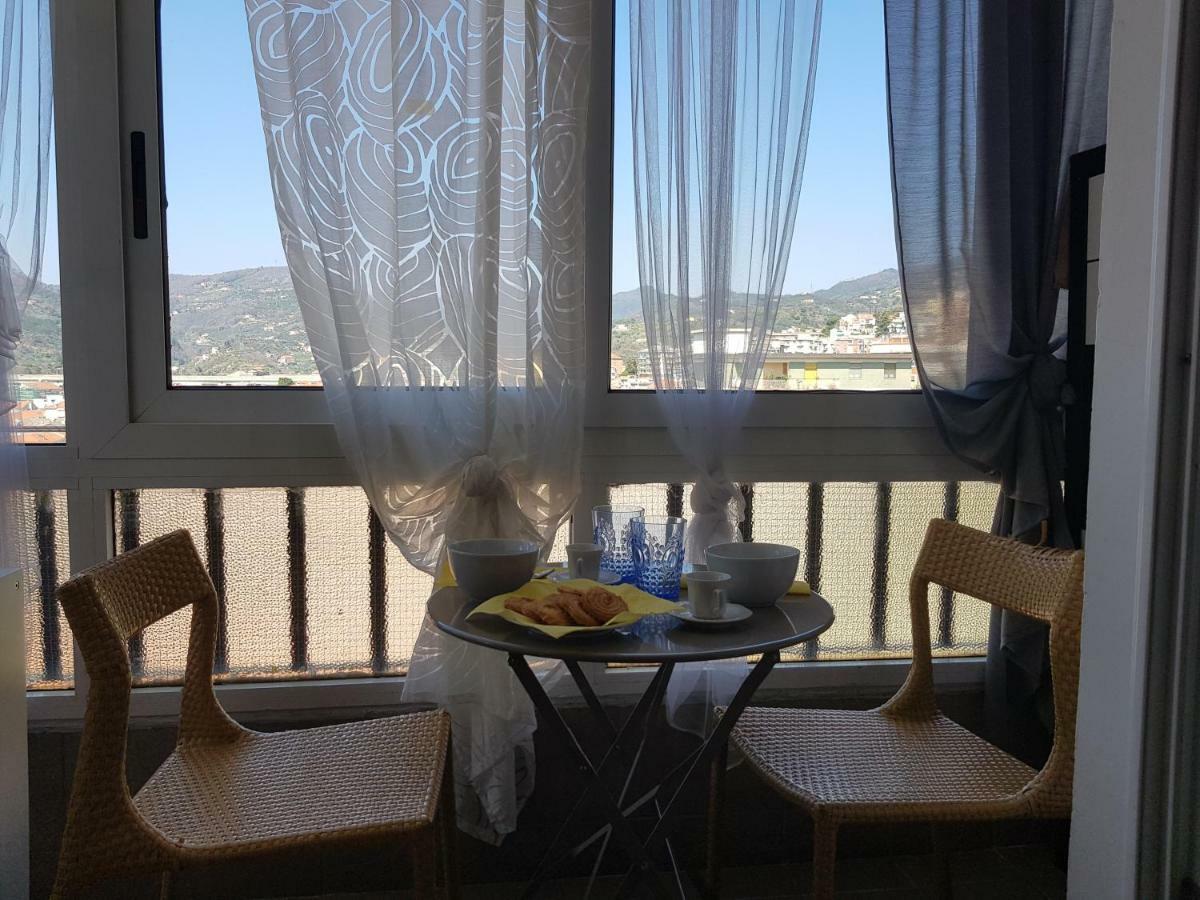 Romantica Fuga Con Vista Panoramica Sulla Citta Di Savona Apartment Exterior foto
